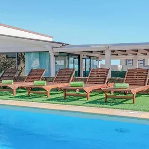 Villa Cobas, Triquivijate